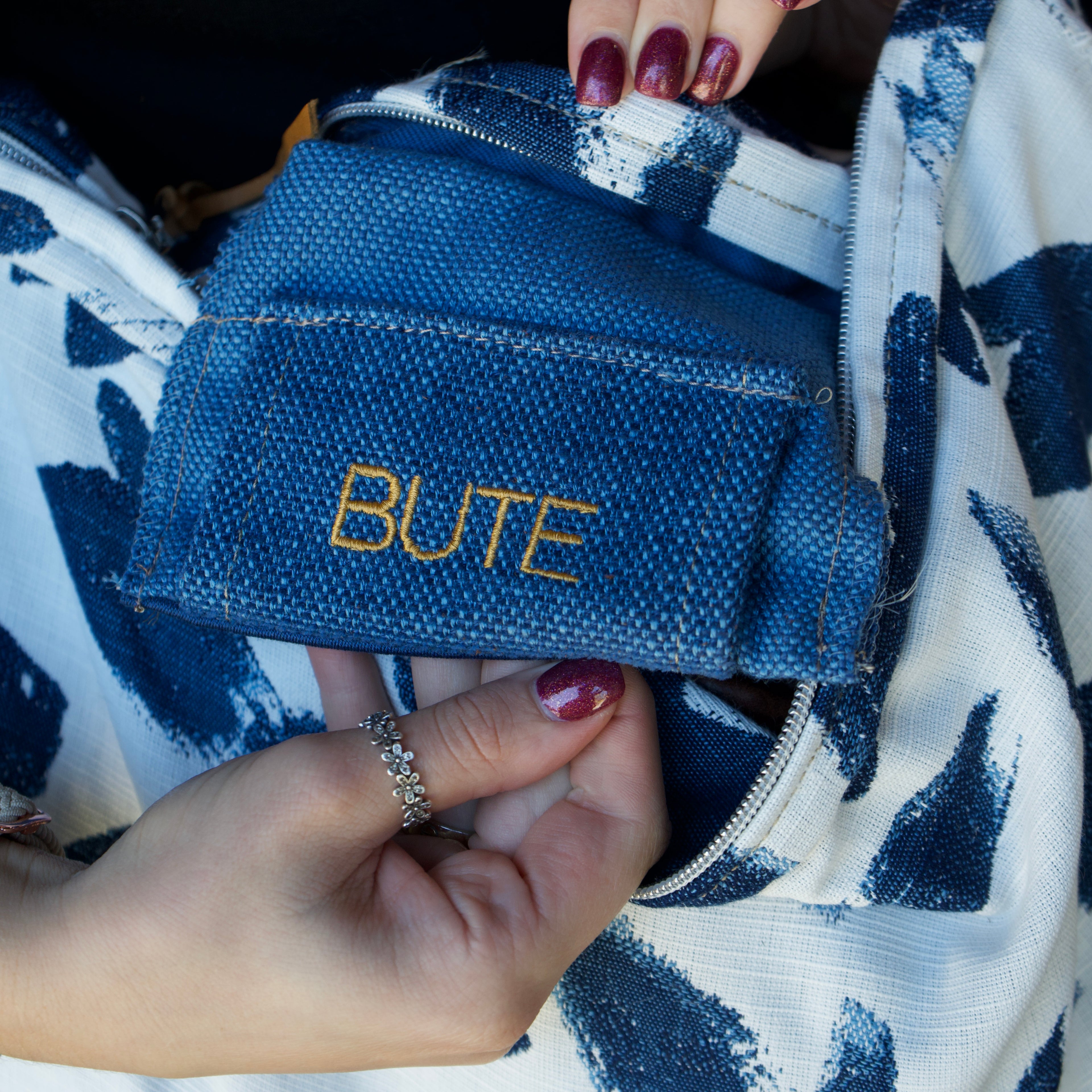 Josie Tote - Blue Swatch