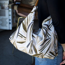 Load image into Gallery viewer, Josie Tote - Leaf Print
